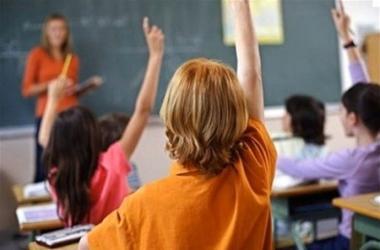 Instituţiile urmează a fi redeschise când vor exista suficienţi copii pentru a completa clase a câte 25-26 de elevi.