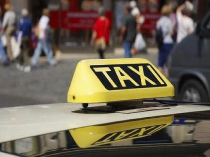 Taximetriştii care activează ilegal, depistaţi şi amendaţi. Foto: ziarebotosani.ro 