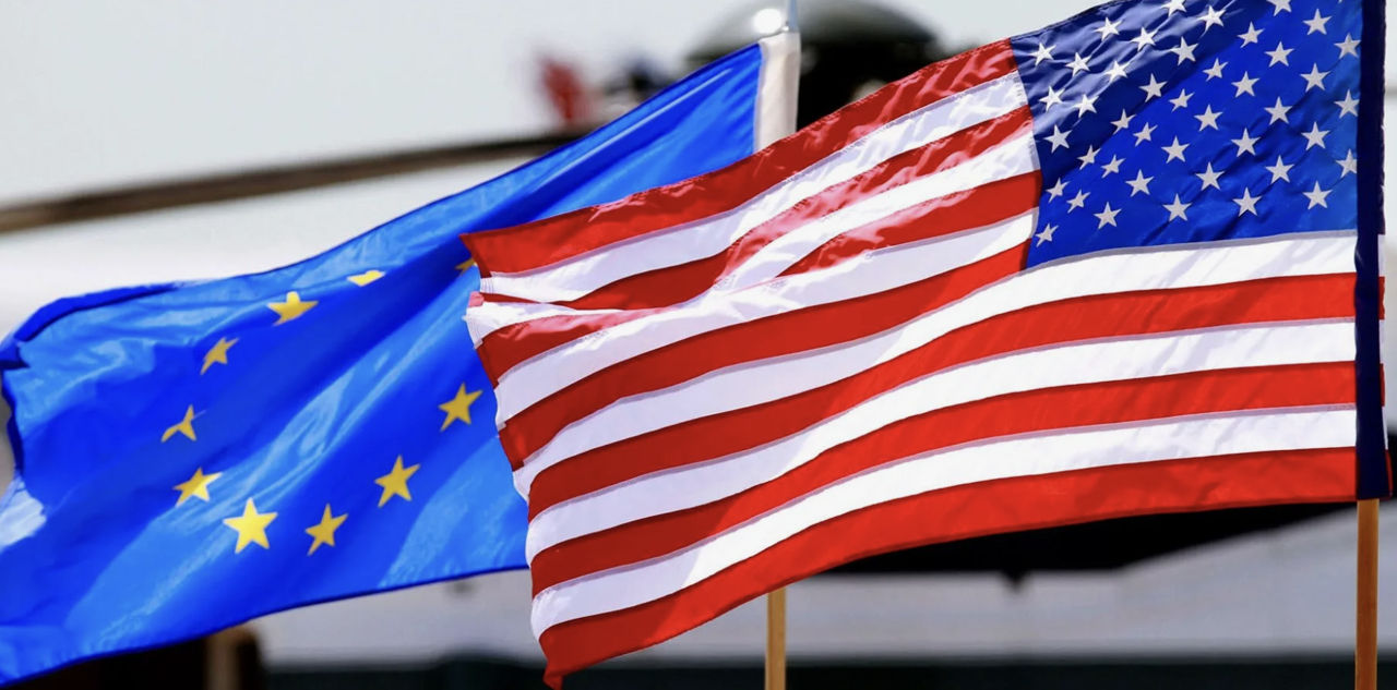 ЕС может заморозить утверждение торгового соглашения с США из-за "хаоса" с пошлинами Трампа.