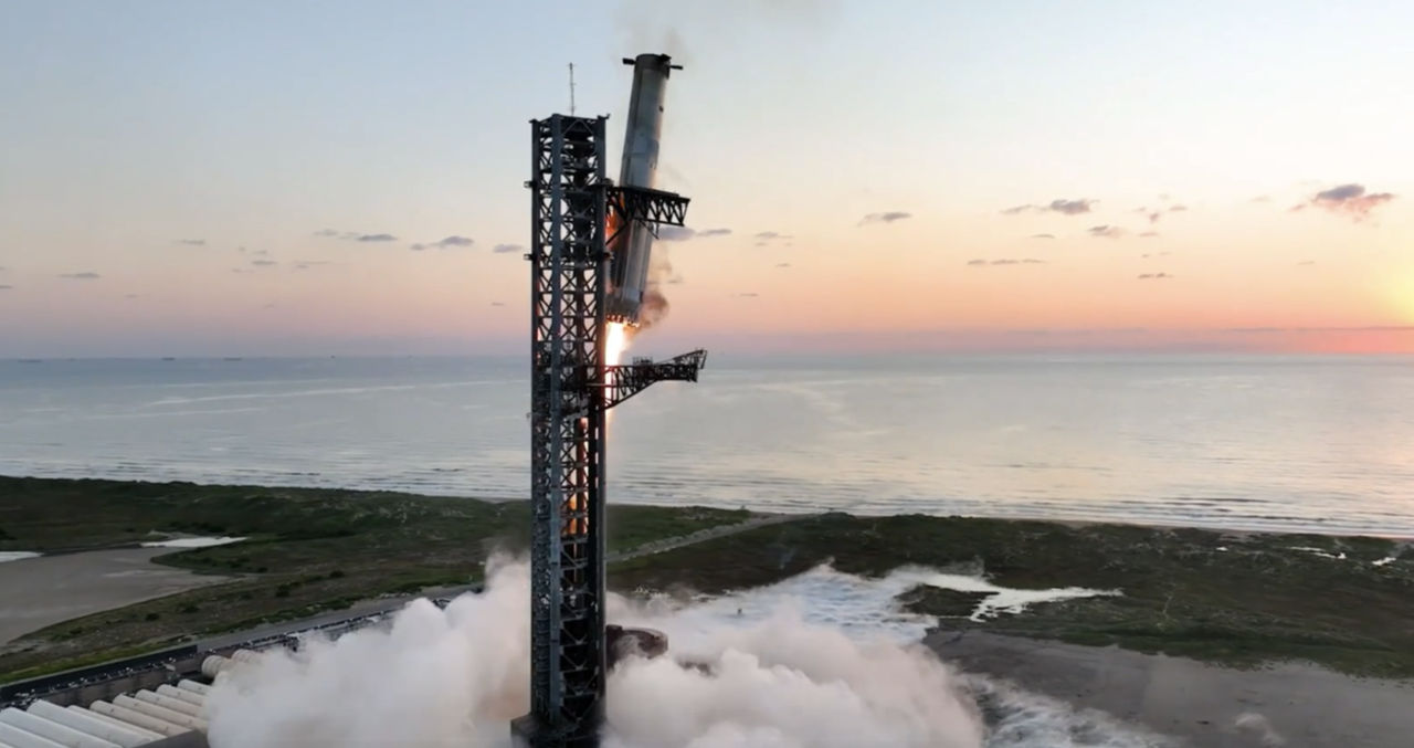 SpaceX завершила 13-й испытательный полет Starship.