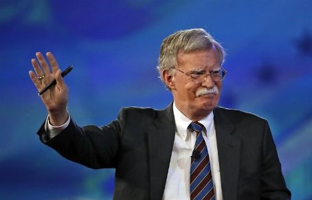 Reuters: трое помощников Болтона подали в отставку вслед за ним.