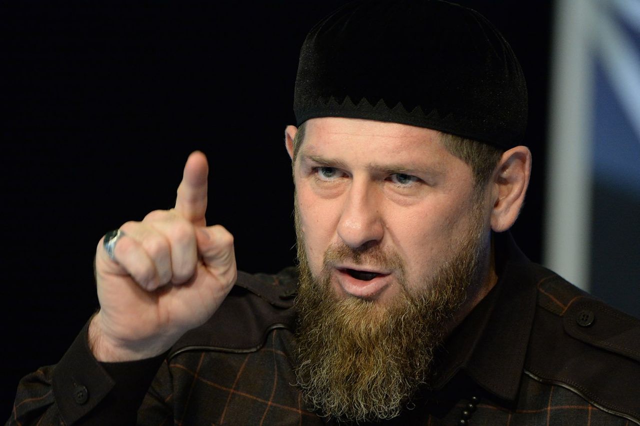 Телеканал "Дождь" требует возбудить уголовное дело против Кадырова.
