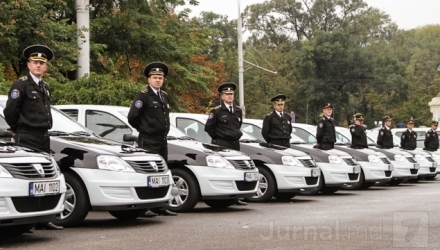 Elevii claselor primare au avut parte de lecţii de siguranţă rutieră din partea poliţiştilor.