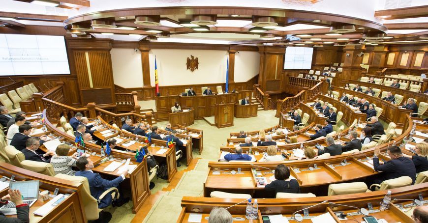 Предыдущее пленарное заседание парламента состоялось 4 сентября.