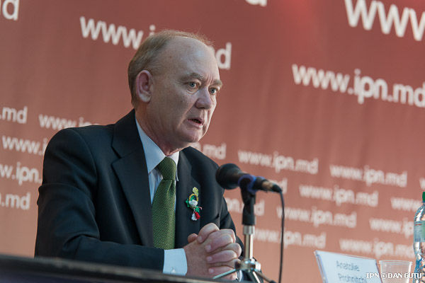 Consiliul Electoral de Circumscripţie Chişinău a înregistrat astăzi dosarul depus de către liderul Partidului "Alianţa Verde". Foto: partidulverde.ro