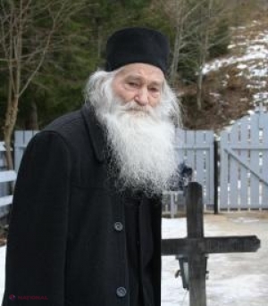 Cu câteva zile înainte de a trece în lumea celor drepţi, părintele Pârvu de la Mănăstirea Petru Vodă din România le-a transmis un mesaj celor din jurul său.