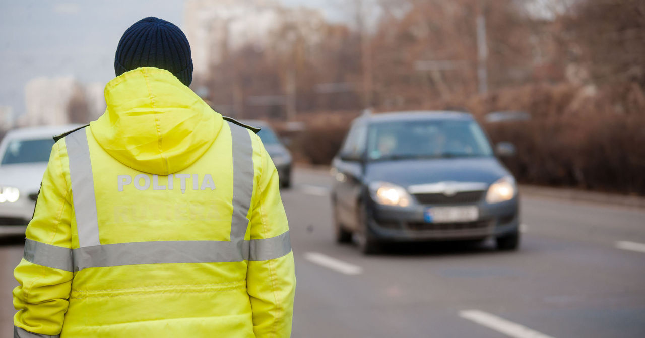 Peste 260 de șoferi, care circulau fără pneuri de iarnă, sancționați de polițiști.