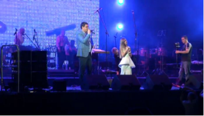 Renato Usatîi cântă în franceză de Ziua Independenței la Bălți: Je t'aime. Foto: facebook.com/M.A.X.