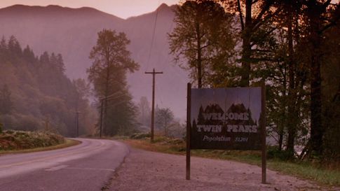 Lansarea noului sezon al serialului "Twin Peaks", care fusese anunţată pentru anul viitor, a fost amânată pentru 2017.