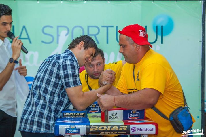 În capitală a avut loc campionatul de armwrestling printre amatori. Foto: sporter.md