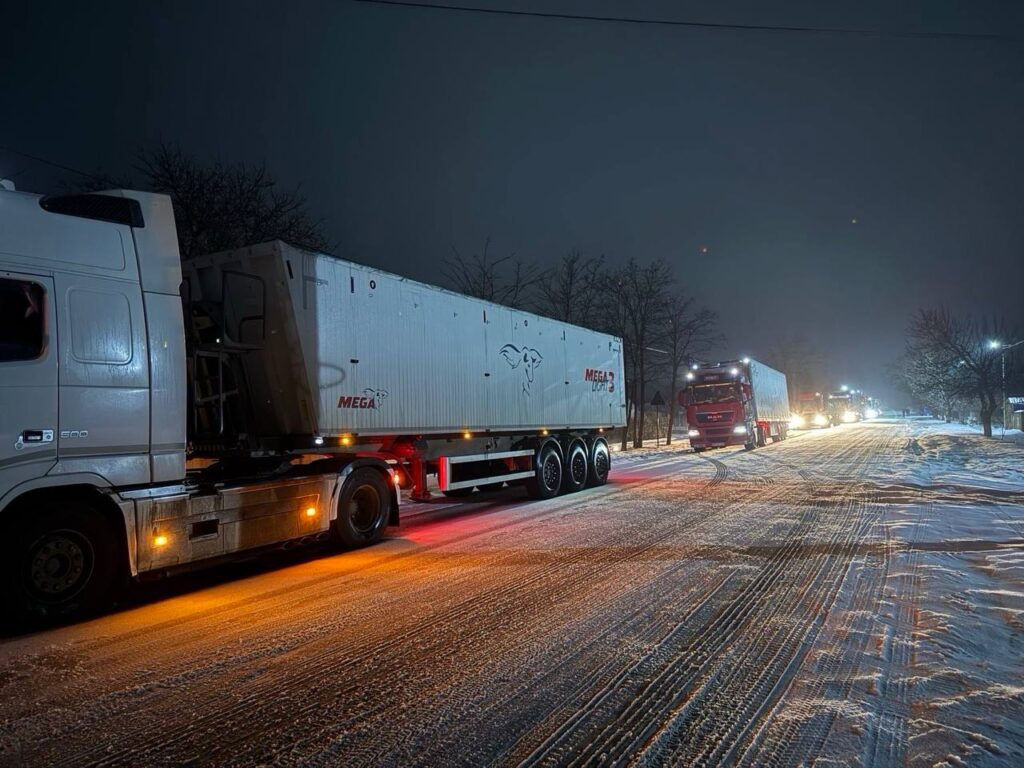 Circulația transportului de mare tonaj, suspendată până sâmbătă dimineața.