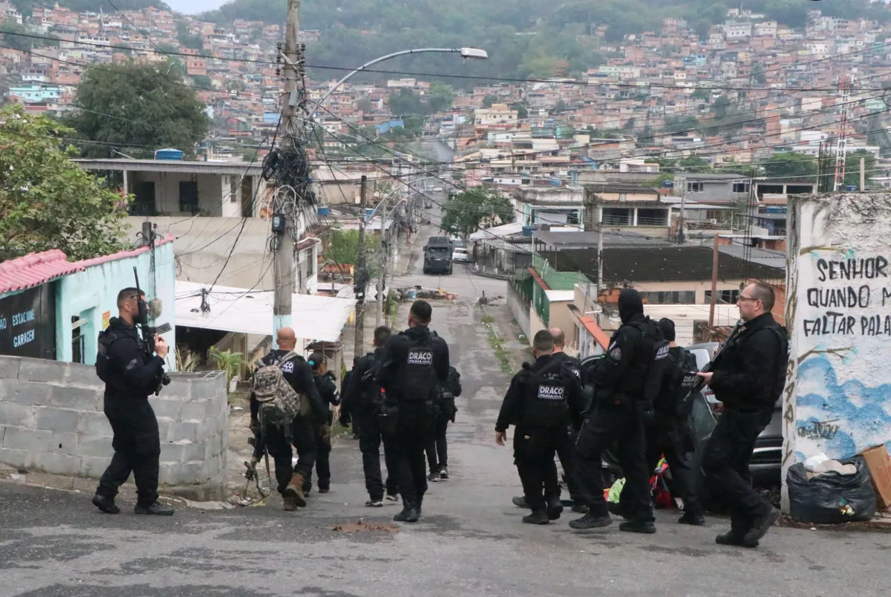 Peste 60 de persoane au murit în timpul unei operațiuni a poliției din Rio de Janeiro.