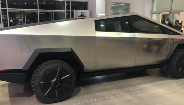 Tesla «прокачала» бронированный Cybertruck. Фото: ukrinform.ru.