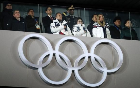 Un general nord-coreean şi Ivanka Trump, la ceremonia de încheiere a JO de la Pyeonchang. Foto: Twitter