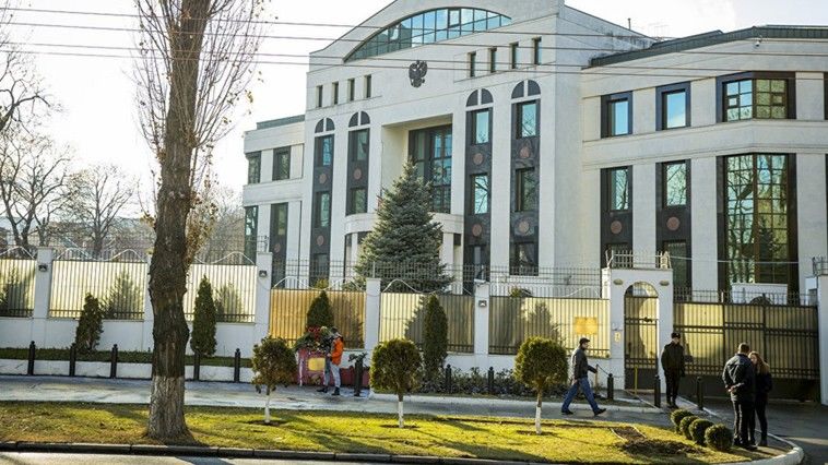 Ambasada Rusiei la Chișinău condamnă expulzarea diplomaților ruși