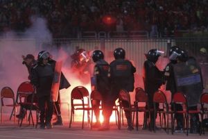 Meciurile de fotbal din Egipt degenerează deseori în violenţe, iar autorităţile au limitat în ultima vreme numărul fanilor care au voie pe stadioane.