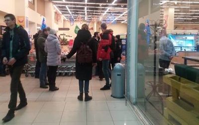 В Киеве "заминировали" сеть супермаркетов.