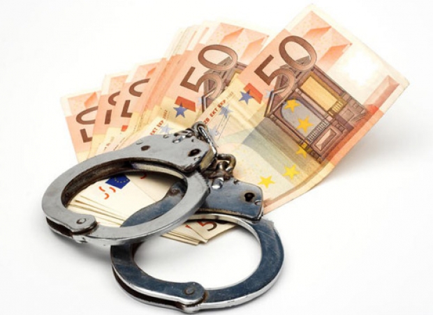 Suspectul ar fi pretins că are influenţă asupra unor persoane publice din cadrul Secţiei de Înmatriculare a Transportului şi Calificare Auto Ungheni.