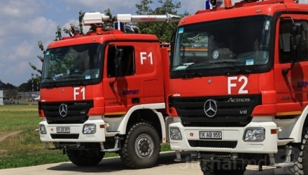 Incendiu în apropierea liceului din localitatea Cojușna. Mai multe cauciucuri de pe teritoriul unei foste ferme au luat foc.