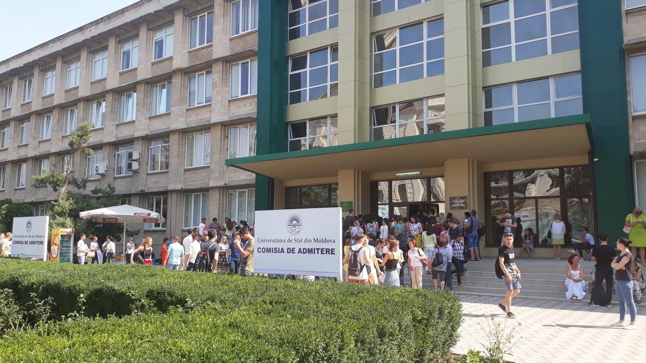 Peste 5.000 de locuri de studii au rămas libere în universitățile din țară