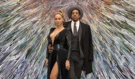 Beyonce a lansat o colecţie de modă şi accesorii, de Valentine's Day.
