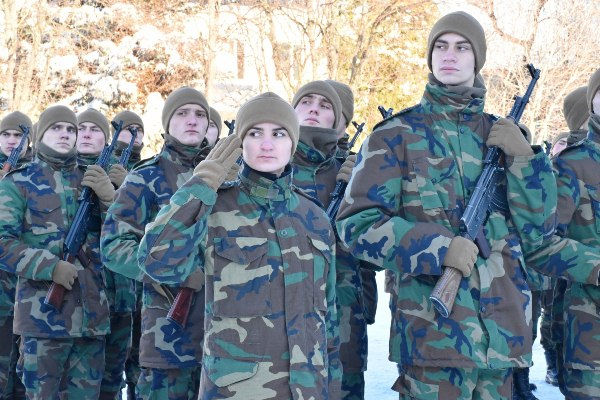 Военную присягу в новом году приняли 180 новобранцев армии Молдовы.