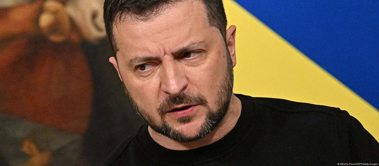 Пресс-служба президента Украины: Зеленский не подтвердил сдачу Бахмута.