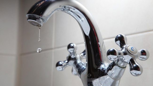Поставщик приносит извинения потребителям и призывает их запастись водой на время отключения.