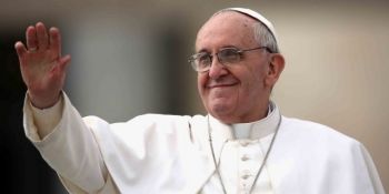 Papa Francisc îi dă dreptate lui Darwin.