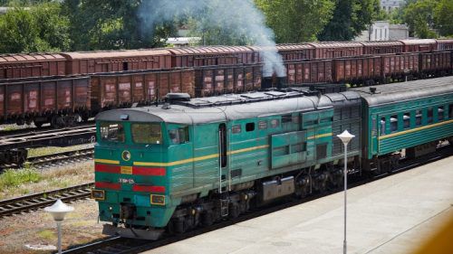 Un tren marfar a lovit în plin un autocamion, pe trecerea de cale ferată din apropierea satului Gangura, Ialoveni. 