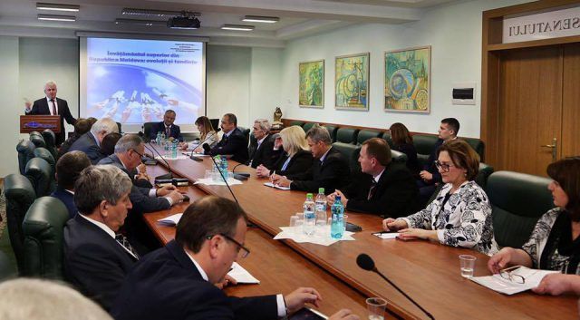 Совет ректоров потребовал от компетентных государственных органов проверить вузы на наличие этих нарушений и принять соответствующие меры.