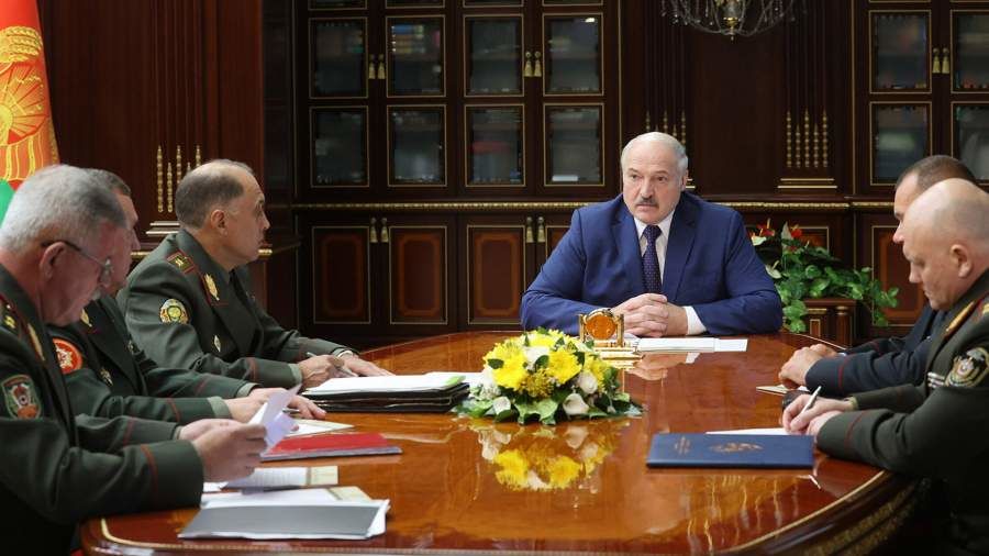 Лукашенко поручил силовикам закрыть границу Белоруссии.