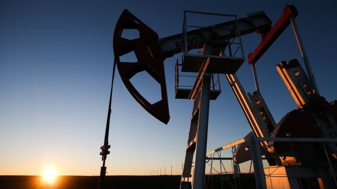 Цены на нефть, которые превышали 60 долларов за баррель, снижаются.