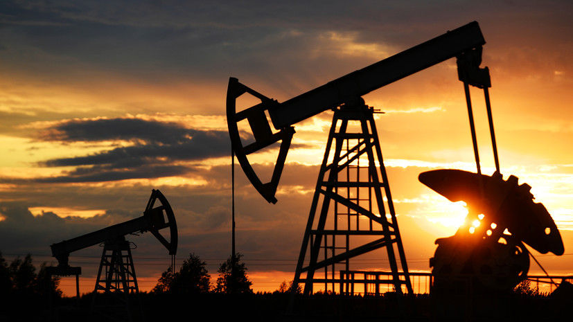 Цена нефти Brent превысила $124 за баррель впервые с марта.