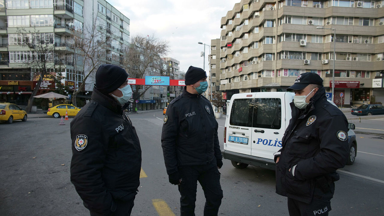 Четверых подозреваемых задержали в Турции после предотвращенного теракта.