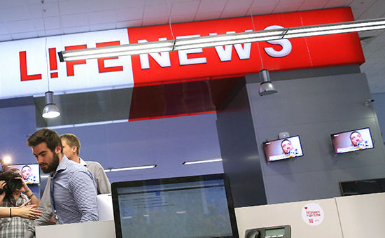 Și o echipă de jurnaliști de la postul rusesc de televiziune „Lifenews”, nu au putut intra pe teritoriul Republicii Moldova, ei fiind întorși acasă de pe Aeroportul din Chișinău.