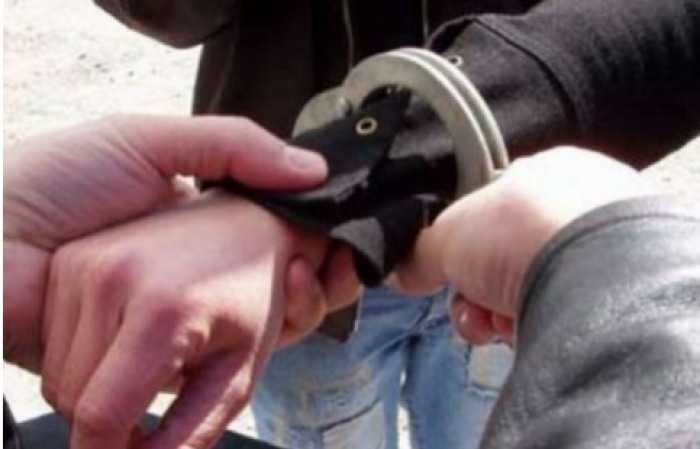 Doi tineri de 19 și 20 de ani, sînt cercetați penal după ce au jefuit, în plină stradă, un bărbat de bunuri personale. Foto: igp.gov.md