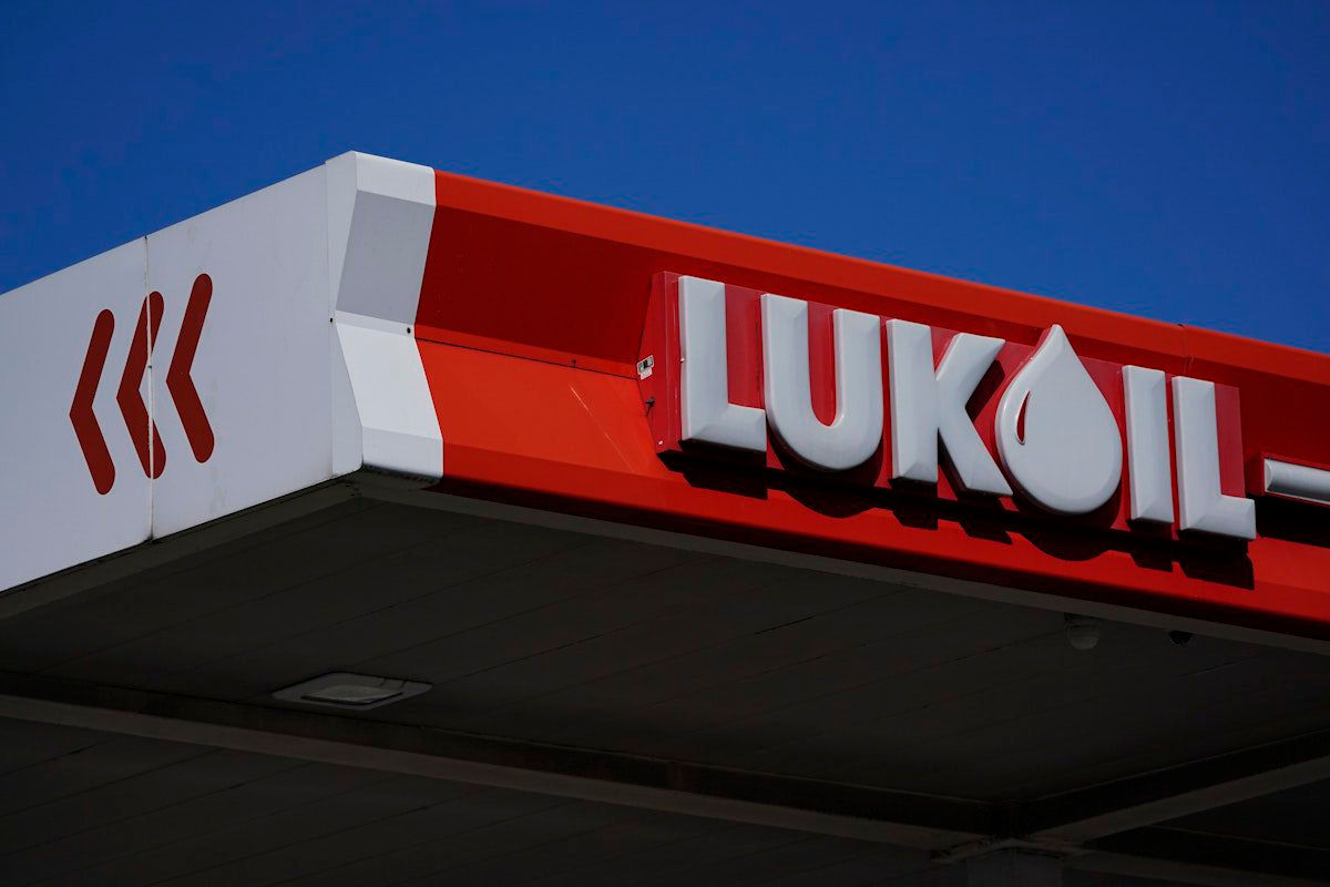 Dorin Junghietu: Guvernul nu este interesat de stațiile Lukoil Moldova.
