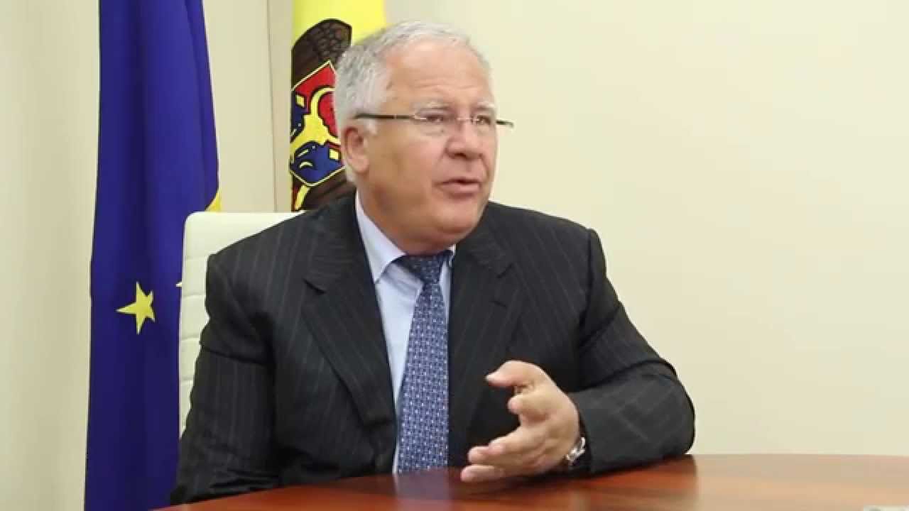 Dumitru Diacov i-a transmis un mesaj ironic fostului președinte al României, Traian Băsescu. Foto: youtube.com