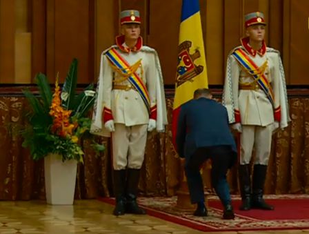 Правительство принесло присягу перед президентом РМ Николаем Тимофти.