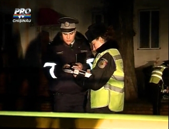 Scandal cu pumni si focuri de arma in centrul capitalei. Patru indivizi s-au incaierat cu politistii de patrulare, suparati ca oamenii legii nu i-au lasat sa urineze in voie in mijlocul strazii.