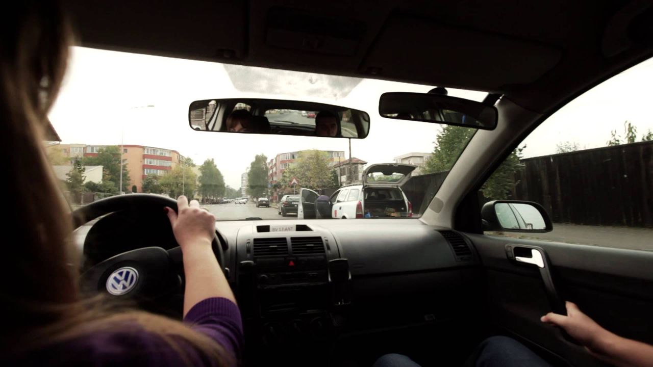 Acesta a promis în schimb promovarii examenul auto şi eliberarea ulterioară a permisului de conducere.