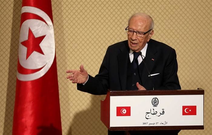Tunisia: Starea de urgenţă, în vigoare din 2015, a fost prelungită cu o lună.