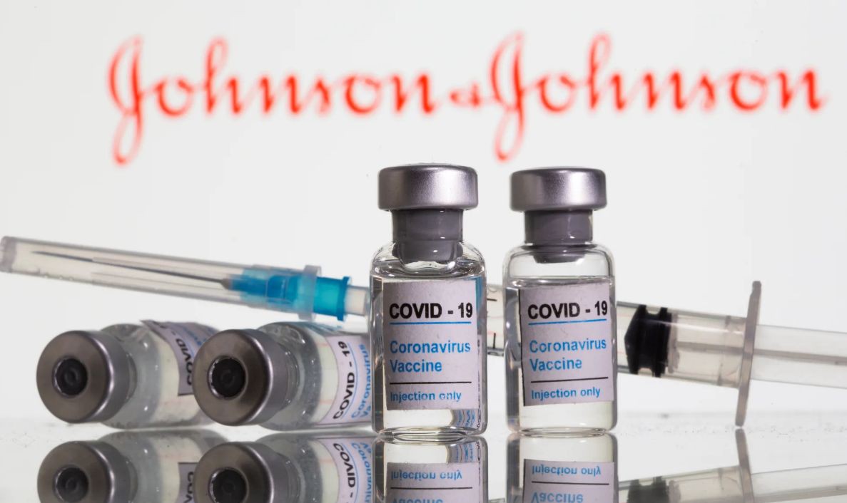 Лица, привитые Johnson &amp; Johnson, должны повторно загрузить сертификат COVID-19.