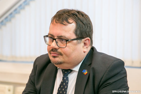 Посол утверждает, что частью условий предоставления финансовой поддержки Евросоюза является уважение прав человека.