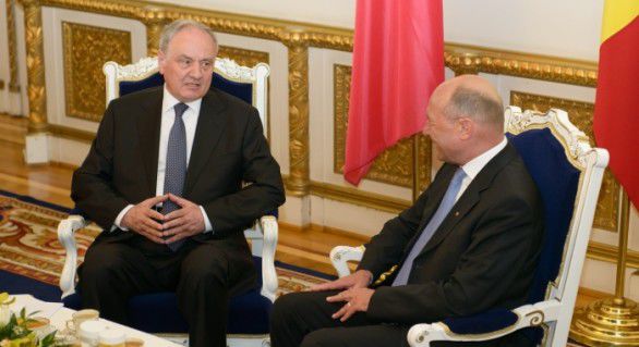 Băsescu, liderul Mișcării Populare, susține că șeful statului moldovean, Nicolae Timofti, a câștigat bătălia politică împotriva „oligarhului tupeist” Vladimir Plahotniuc.