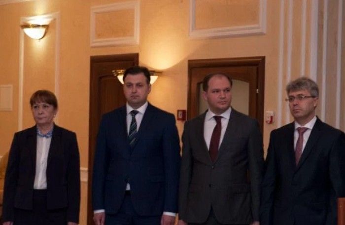 Ion Ceban, purtătorul de cuvânt al președintelui și consilier pe domeniul politic, în anul 2015, în calitate de consilier în Legislativ, socialistul a avut un venit de 132.327 de lei și o indemnizație de 67.788 de lei.