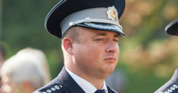 Полковник полиции известен своей преданностью властям. 