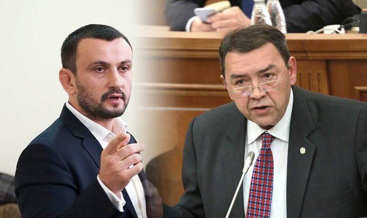 Депутаты критикуют инициативу ЛП исключить русский язык из парламента.