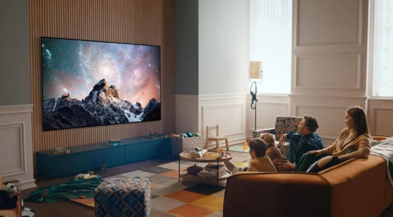 LG готовит к выпуску самый большой OLED-телевизор в мире.